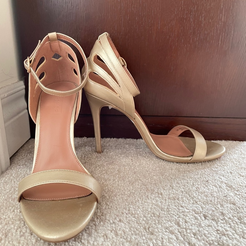 Beautiful Golden✨ High Heels